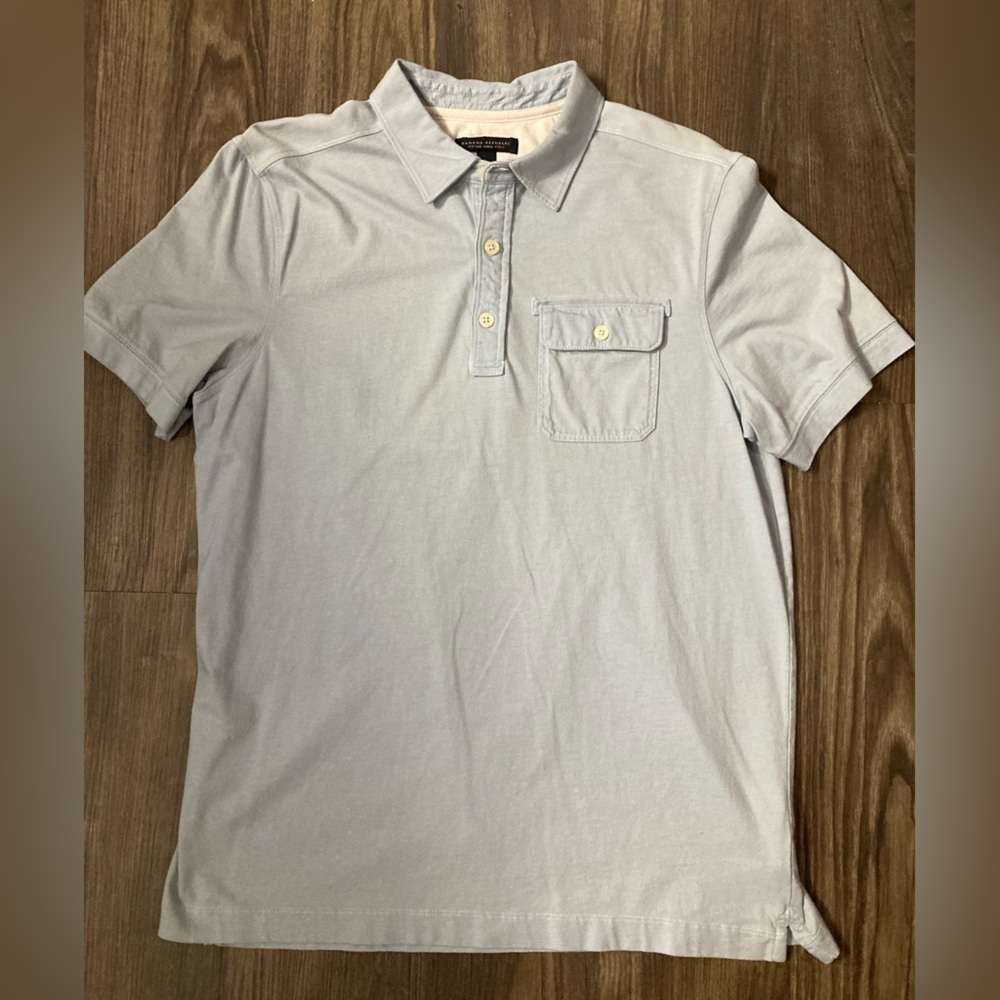 Banana Republic Men’s Large Light Blue Fitted Pima Polo Shirt.
